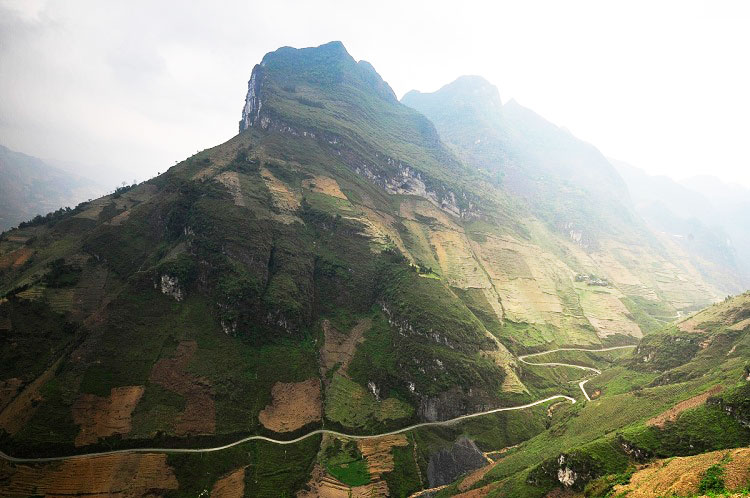 ma pi leng pass ha giang vietnam the road