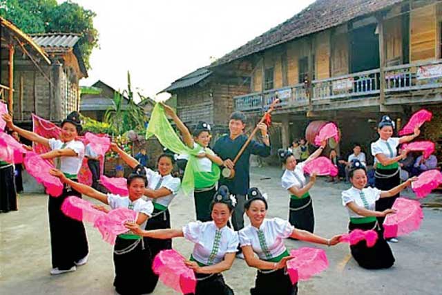 mai chau hoa binh thai dance