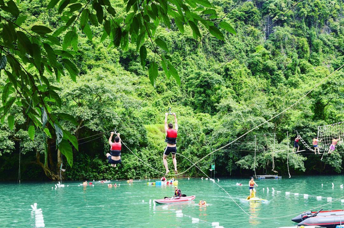 Mooc Spring in Quang Binh boasts various water-based activities