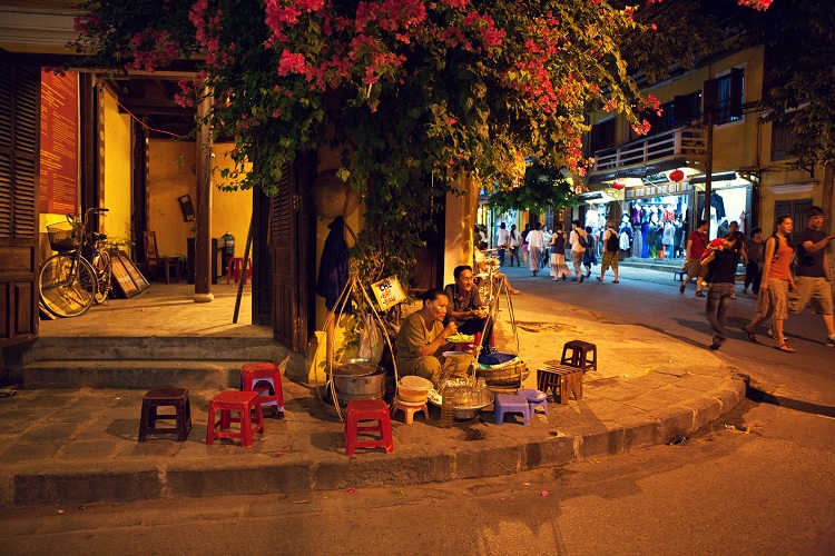 night market of hoi an street food