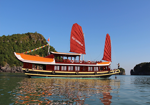 halong bay, halong boat trip, halong bay cruise, halong bay sea trip, what to do halong