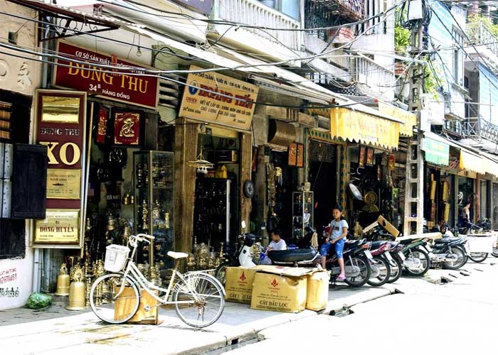 old quarter in hanoi hang dong street