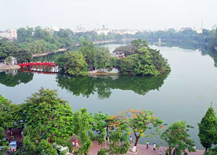 old quarter in hanoi hoan kiem lake