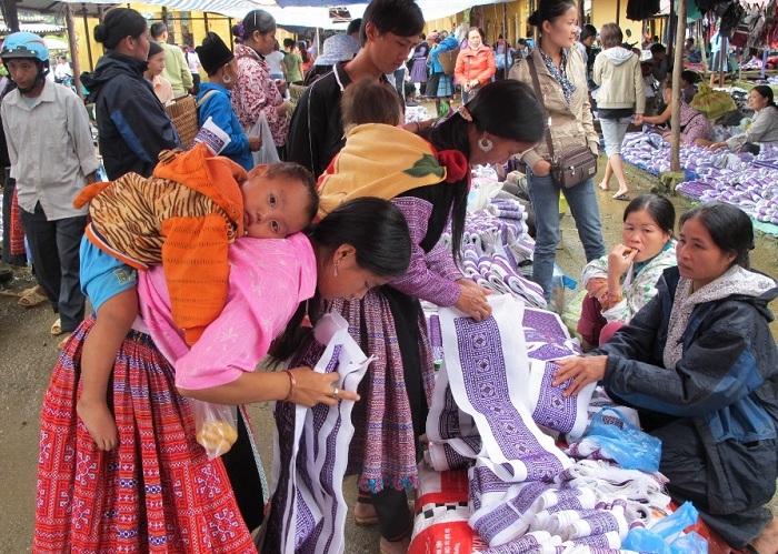 pa co market mai chau brocade