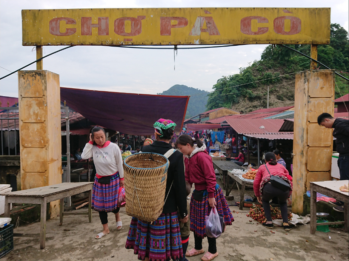 pa co market mai chau entrance