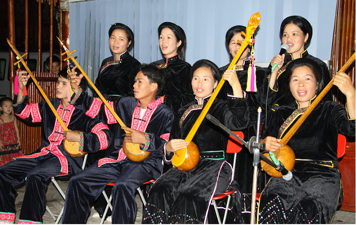 pac ngoi village ba be lake traditional singing