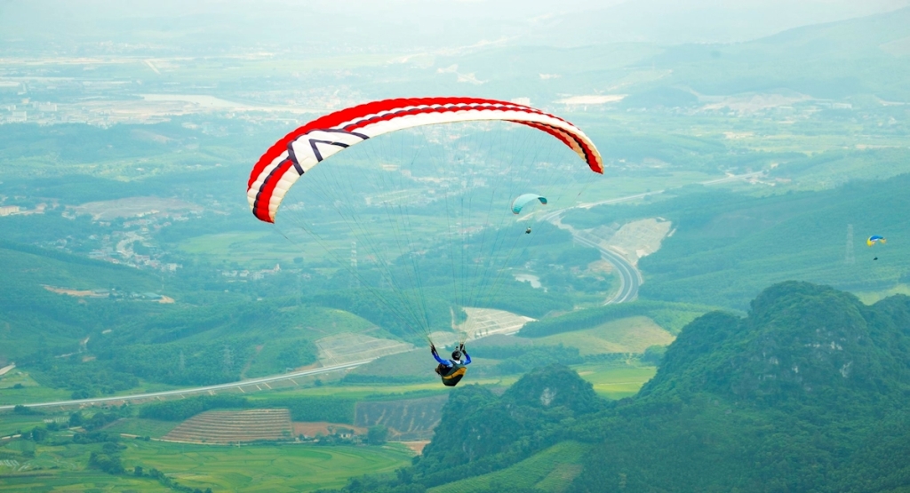 paragliding destinations vietnam, mu cang chai, paragliding