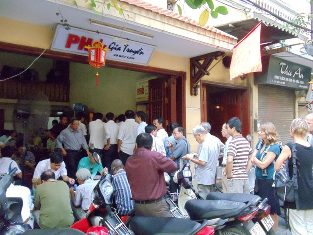 pho bat dan hanoi, addresses for the best pho in hanoi, pho hanoi, vietnam culinary staple, vietnam cuisine, vietnam cultural intangible heritage 