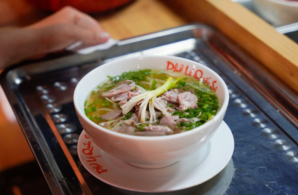 pho 10 ly quoc su, best pho in hanoi, hanoi cuisine, where to eat pho in hanoi old quarter