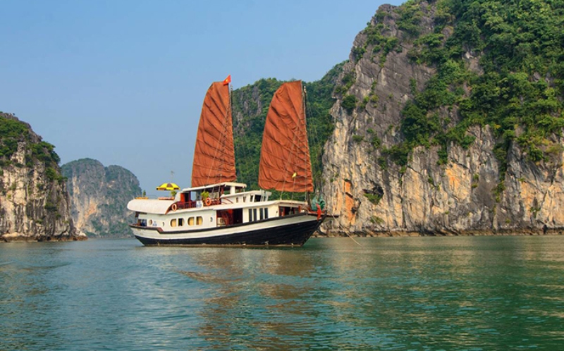 halong bay private cruise, bai tu long bay private cruise, halong bay cruise, how to choose ha long bay cruise, halong bay cruise 2 days 1 night, halong bay cruise 3 days 2 nights