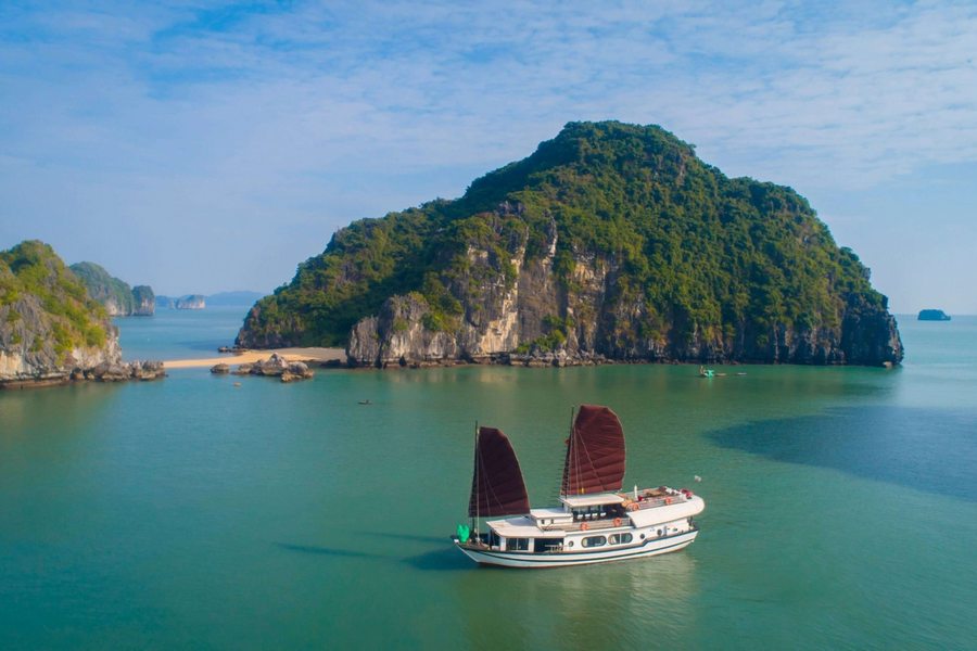 halong bay, halong boat trip, halong bay cruise, halong bay sea trip, what to do halong