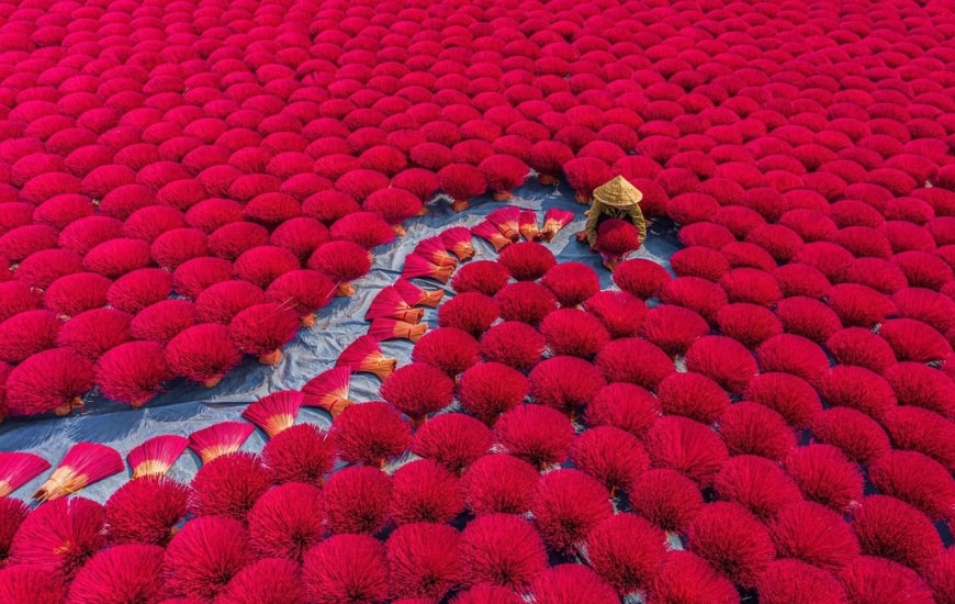 how to get good pictures in Quang Phu Cau, Quang Phu Cau from above, Quang Phu Cau incense village Hanoi Vietnam, visit Quang Phu Cau Village