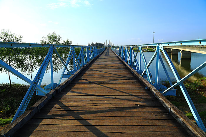 remnants of war vietnam dmz hien luong bridge