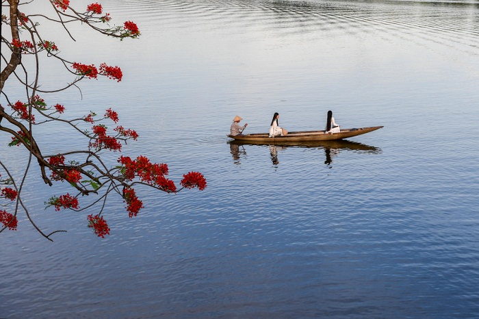 river vietnam, boat trip vietnam, river tours vietnam, vietnam most beautiful rivers, perfum river, huong river