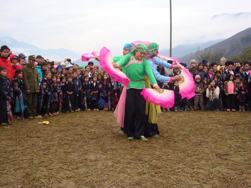 roong pooc festival sapa, festivial at muong hoa valley, sapa vietnam