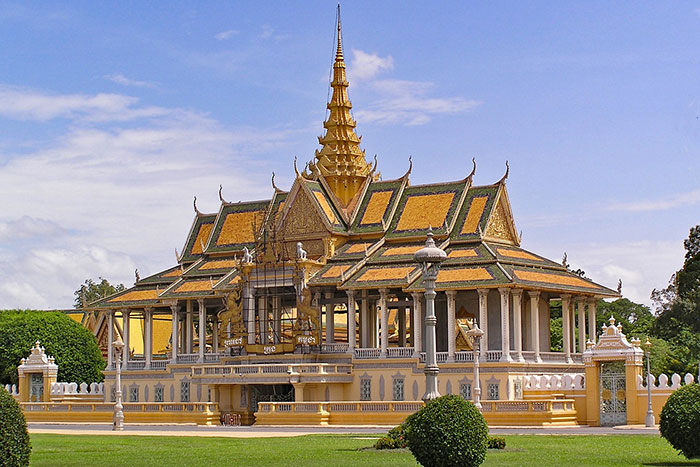 Royal Palace Phnom Penh, the unmissable Cambodian capital, Silver Pagoda, Khemarin Palace, Moonlight Pavilion