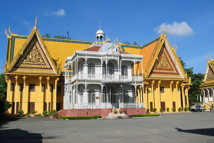 Royal Palace Phnom Penh, the unmissable Cambodian capital, Silver Pagoda, Khemarin Palace, Moonlight Pavilion