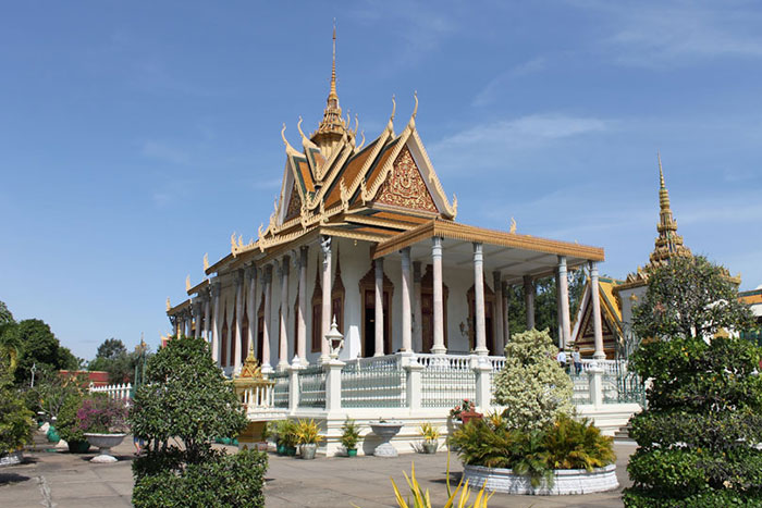 Royal Palace Phnom Penh, the unmissable Cambodian capital, Silver Pagoda, Khemarin Palace, Moonlight Pavilion