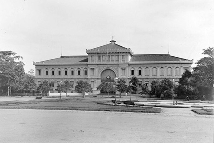 saigon central post office history