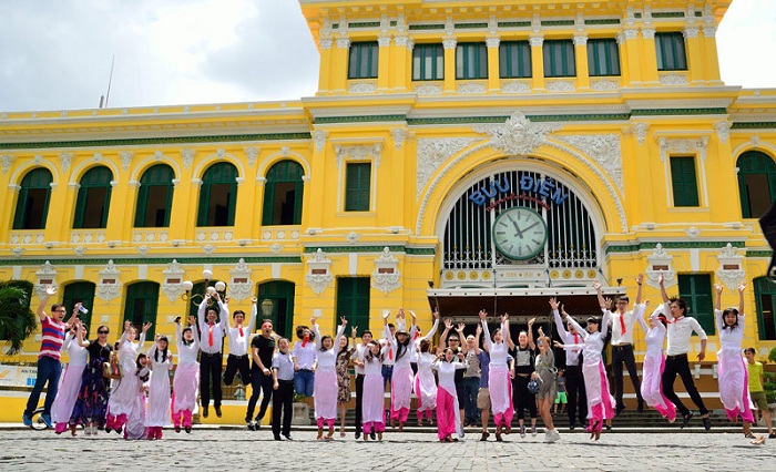 saigon central post office photograph