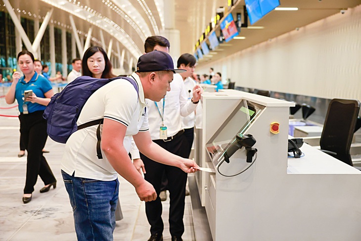 Passengers can check in online and drop off their baggage at Terminal T3 of Tan Son Nhat Airport