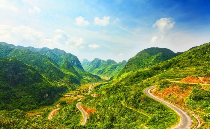Pha Din Pass in Dien Bien is one of Northwest Vietnam's greatest passes. Photo: Internet