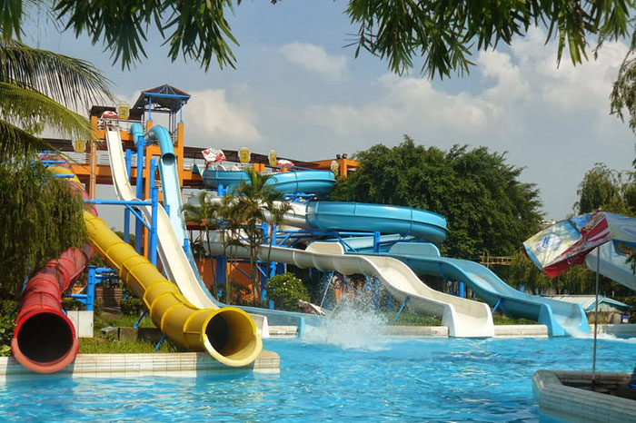 stay in hanoi tay ho waterpark