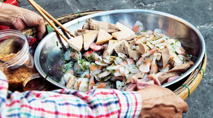 Steet food is extremely tempting, but choose wisely if you don't want to get sick during your trip to Vietnam. 