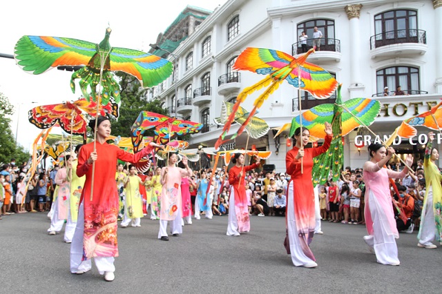 street parade, hue festival, traditional festivals in vietnam, vietnam festival