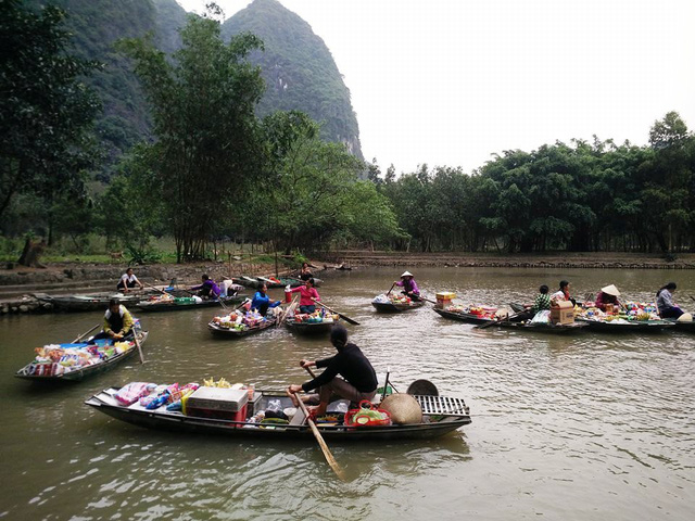 tam coc ninh binh merchant rower