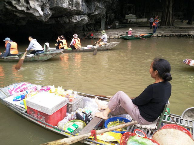 tam coc ninh binh on the river