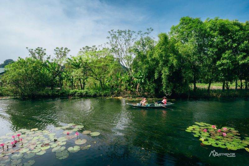 Boat ride in Tam Coc, Ninh Binh, Vietnam. Photo: Authentik Vietnam