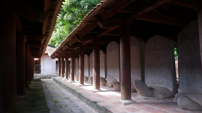 temple of litterature doctor headstones