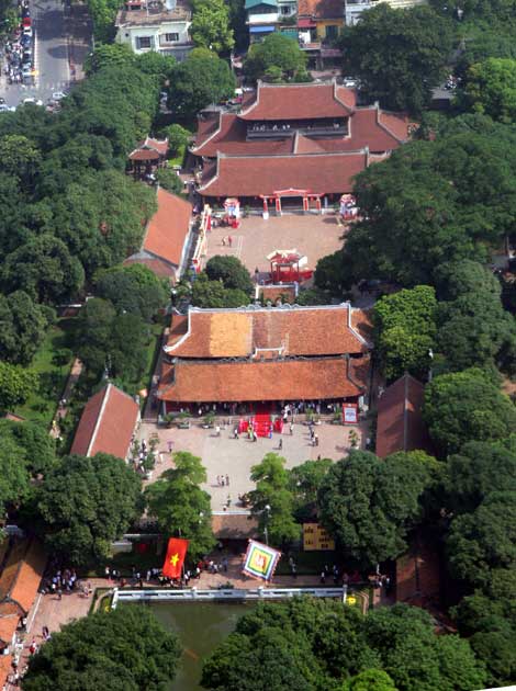 temple of litterature in hanoi