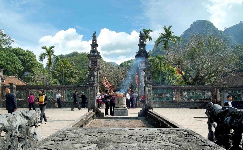 dinh and le temples, ninh binh vietnam, what to do in ninh binh, things to do in ninh binh, atrractions in ninh binh