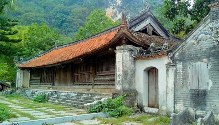 thay pagoda yard