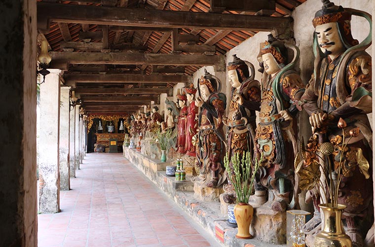 the-200-year-old-nom-village-statues