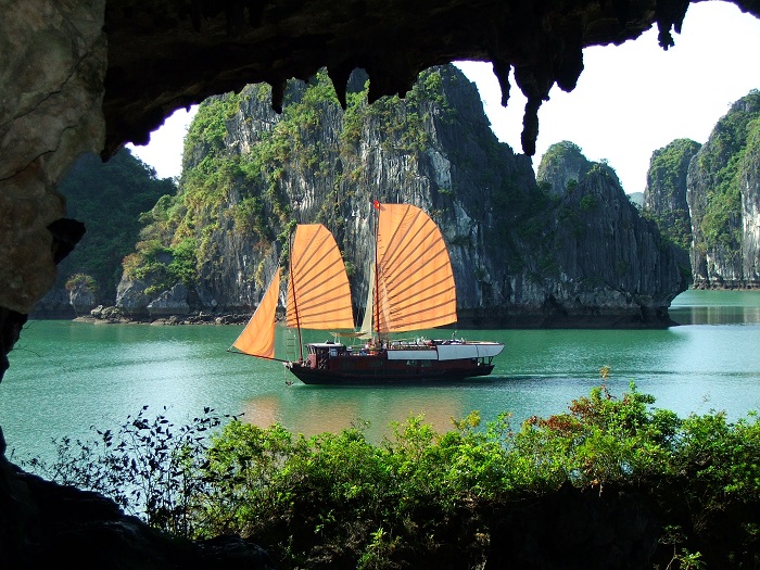things to do halong, halong bay activities, what to do halong bay, virgin cave, maiden cave, hang trinh nu