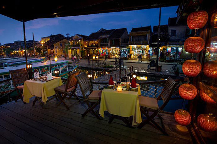 thu bon river hoi an ancient town dinner