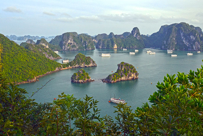 top 10 must see places in vietnam, vietnam top 10 places, top 10 places must go in vietnam, top 10 places of vietnam, halong bay