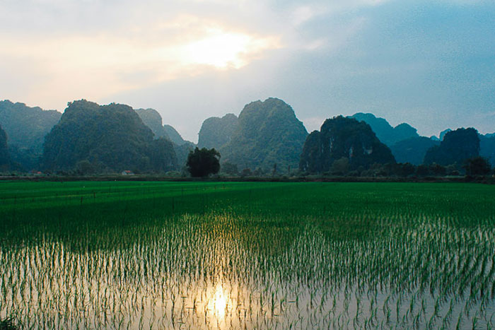 top 10 must see places in vietnam, vietnam top 10 places, top 10 places must go in vietnam, top 10 places of vietnam, ninh binh