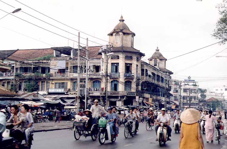 tourist attraction in sai gon - Cho lon