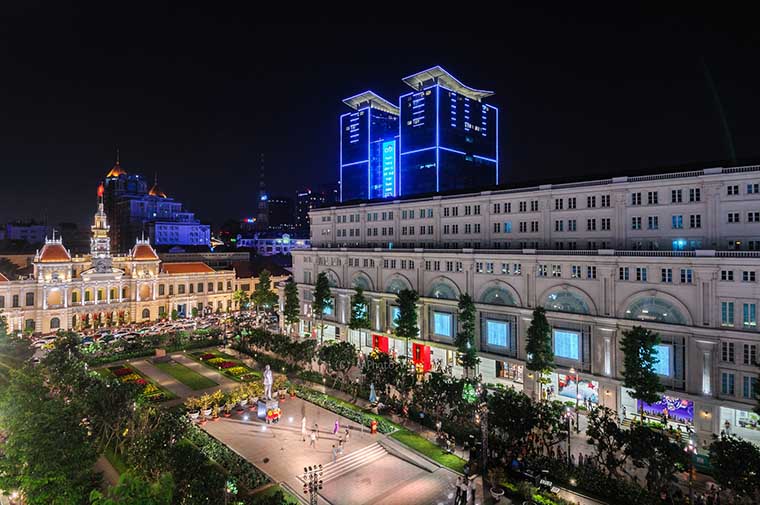 tourist attraction in sai gon - Nguyen Hue walking street