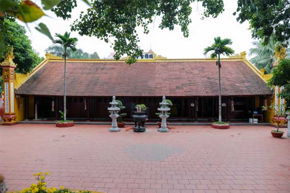 tran quoc pagoda great yard