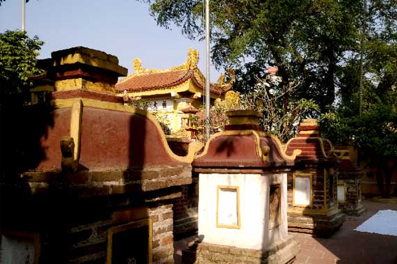 tran quoc pagoda towers garden