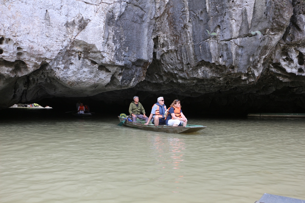 trang an, ninh binh vietnam, boat tour trang an, what to do in ninh binh, things to do in ninh binh, atrractions in ninh binh