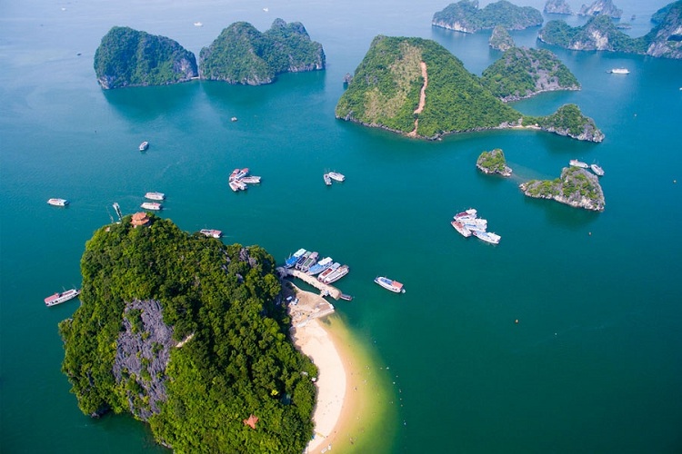 travel to vietnam, reason to go to vietnam, trip to vietnam, vietnam vacation, halong bay