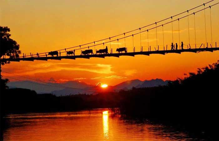 travel vietnam thac ba lake dawn