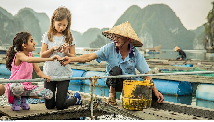 travel with children, family vacation, vacation in vietnam, family trip in vietnam, halong bay cruise, family trip halong, explore life in halong