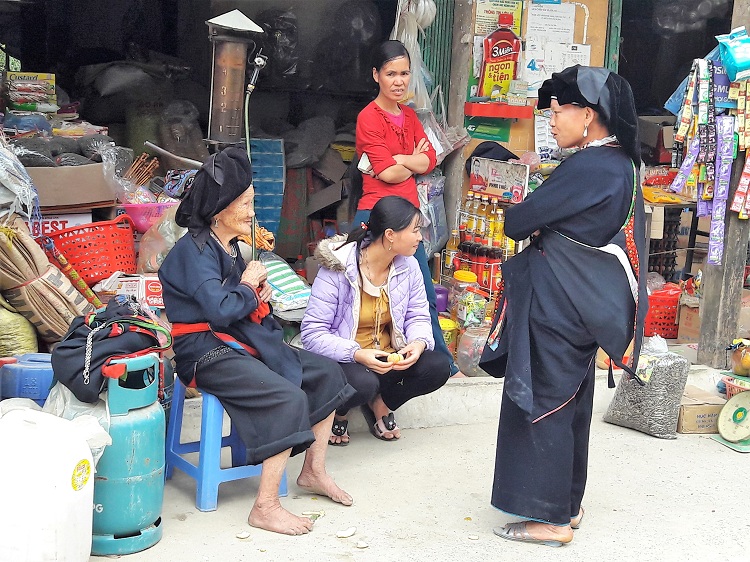 trek hoang su phi ha giang females